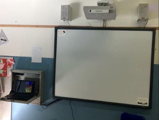 Se scaldi i pasti si spegne la lavagna digitale delle elementari
