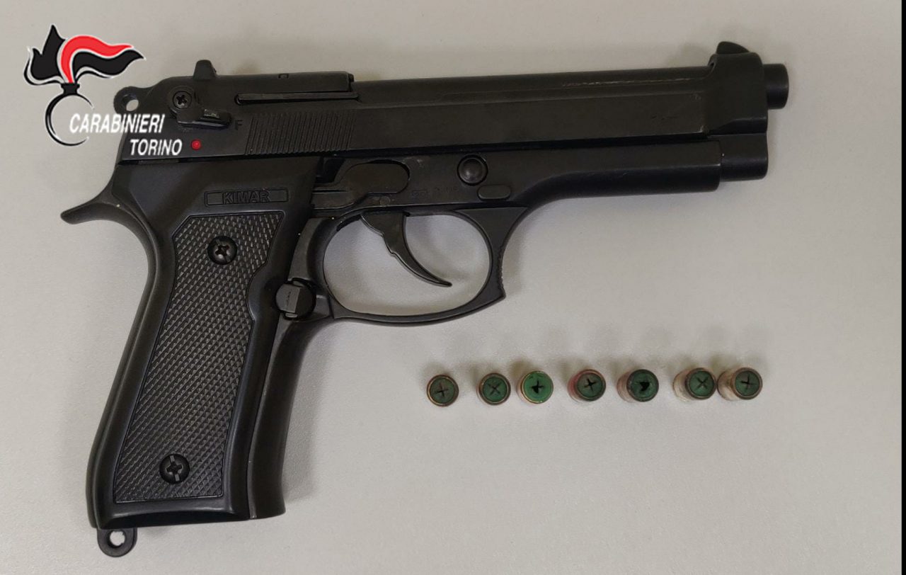 Sparatoria in strada a Santa Rita: colpi esplosi con una pistola scenica | FOTO