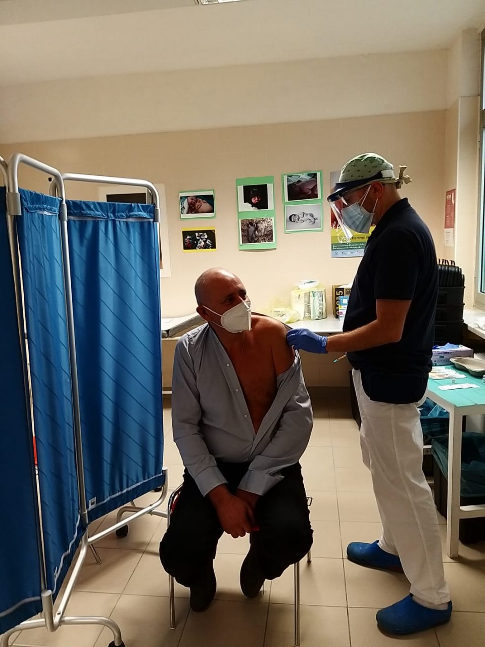 Vaccino Covid per gli over 80, al via da oggi la prenotazione