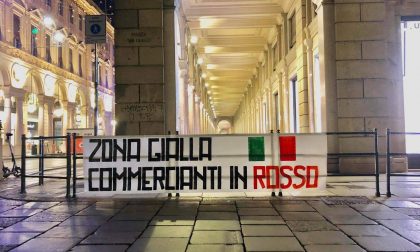 Mascherine Tricolori in protesta: "zona gialla, commercianti in rosso"