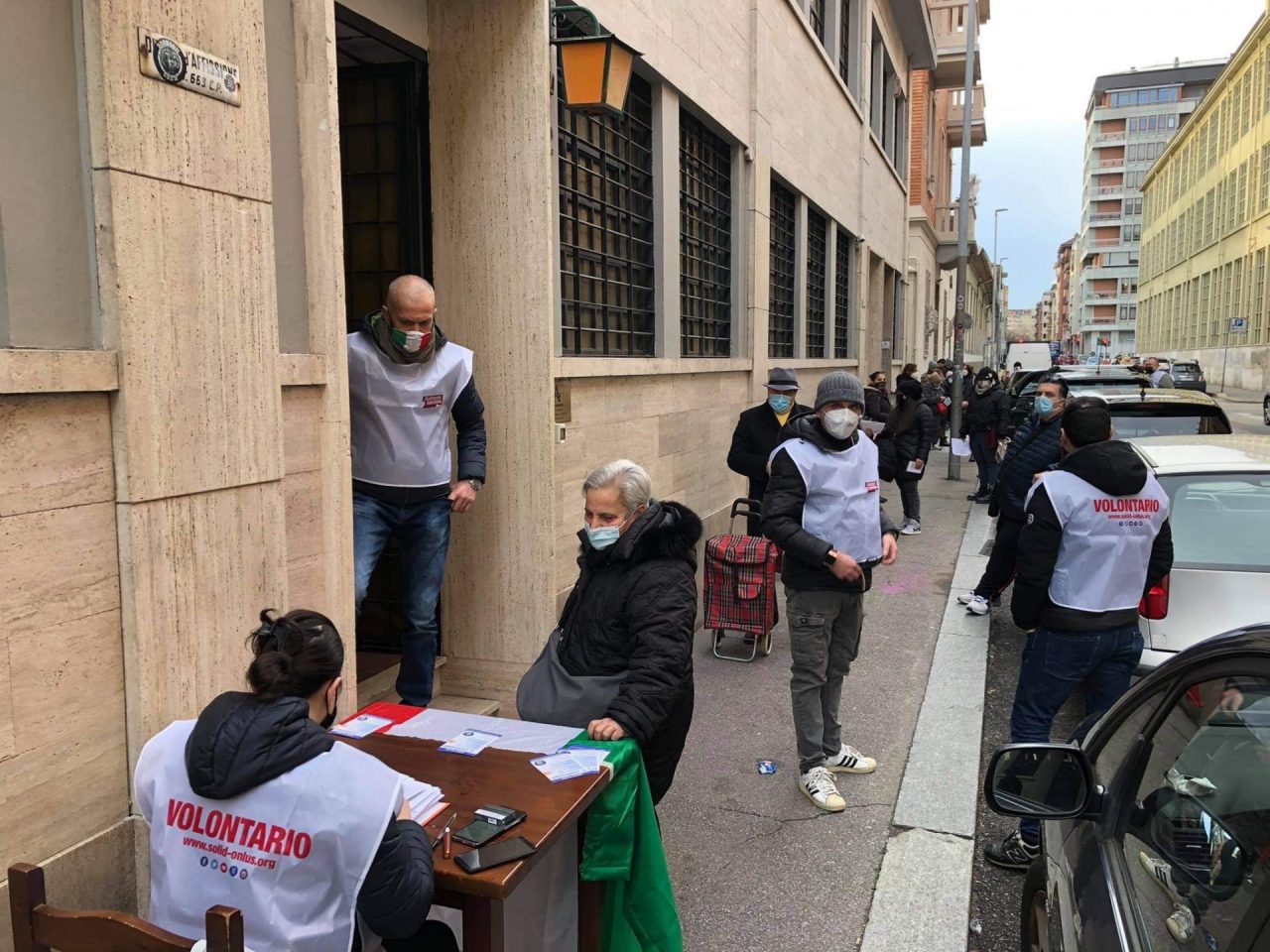 Pacchi alimentari a 60 famiglie torinesi, ci pensa Sol.Id Onlus