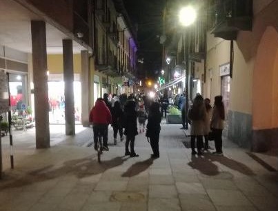 Movida selvaggia: a Cirié bar sanzionati in via San Ciriaco