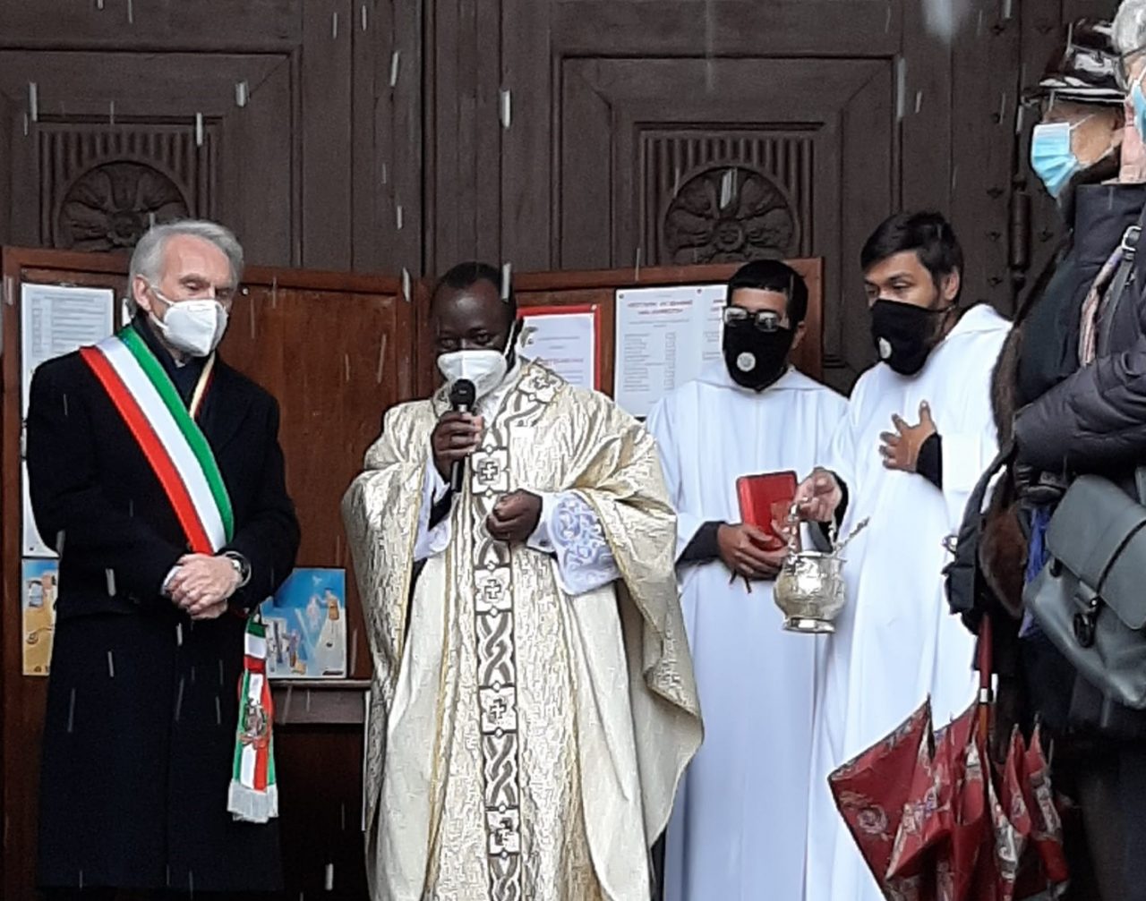 Nuova rampa di accesso alla chiesa parrocchiale di Bollengo