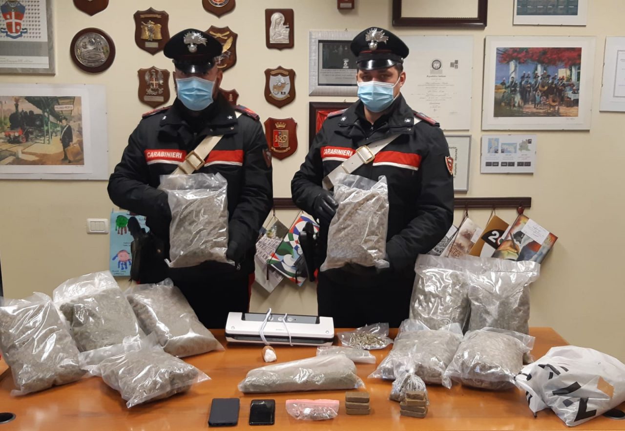 In casa della cognata 5 Kg di droga: arrestato.