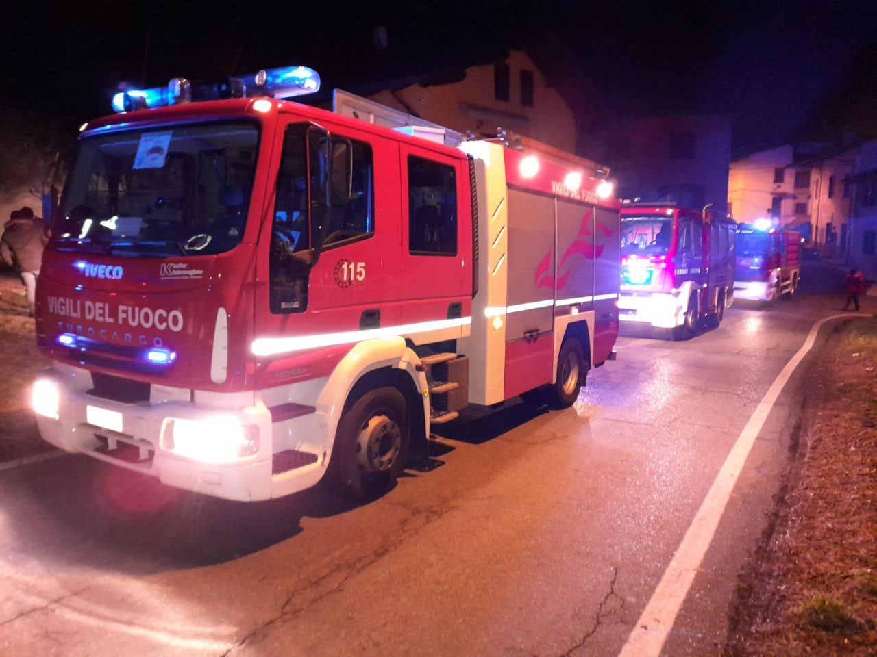 Incendio in una stalla a Cuorgnè, intervento dei Vigili del fuoco