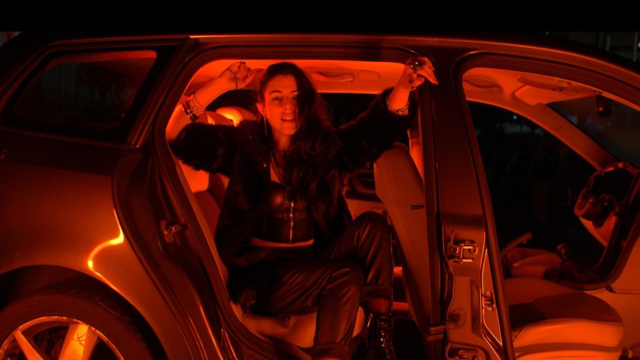 Zoelle suona la carica a ritmo di “Fanfara Dark”