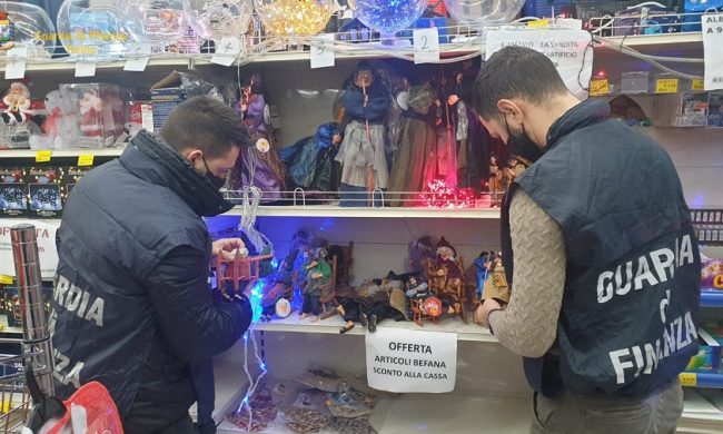 Maxi sequestro di giocattoli pericolosi e falsi “Made in Italy”