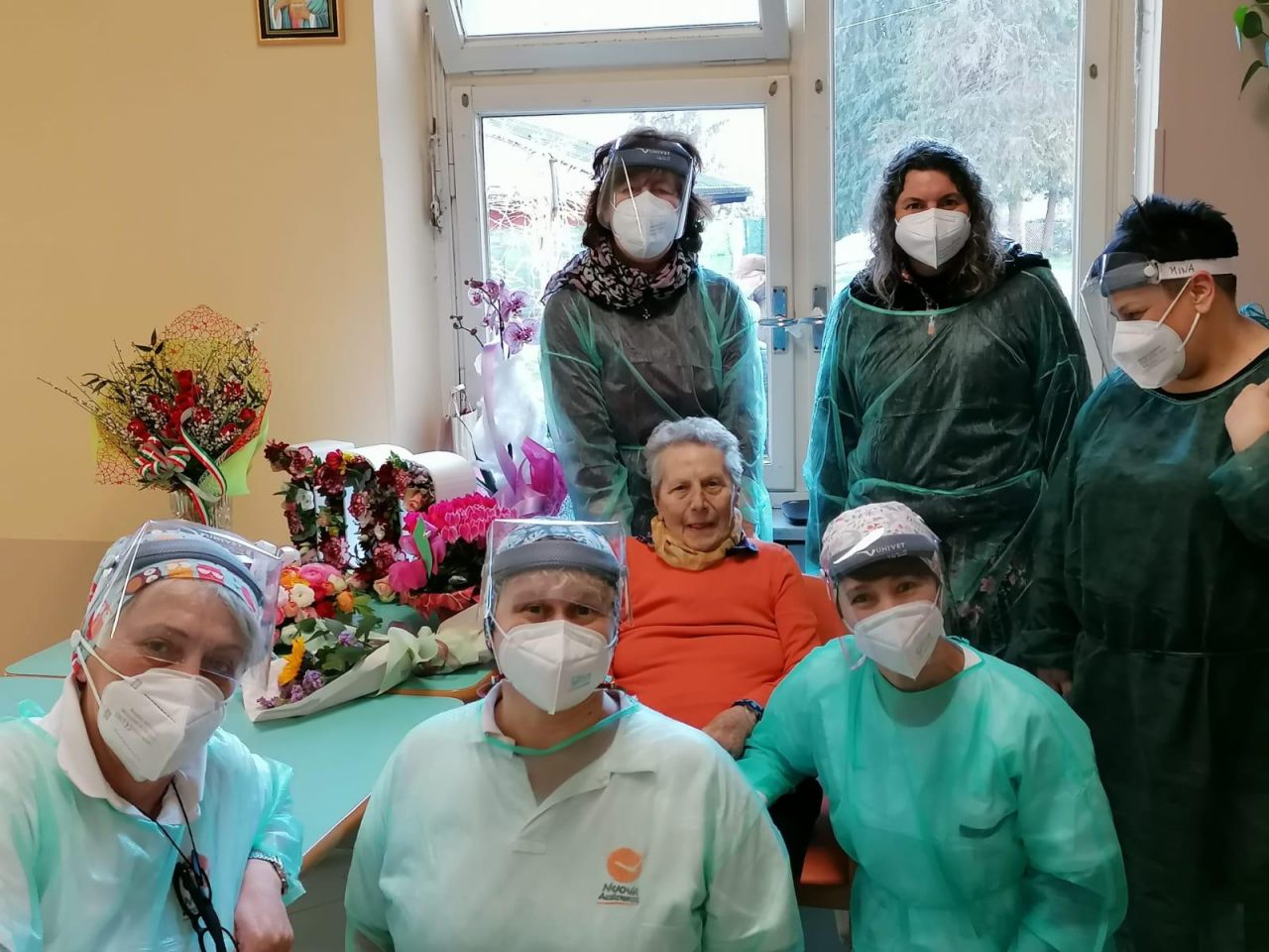 Buon compleanno a nonna Carla che spegne 100 candeline