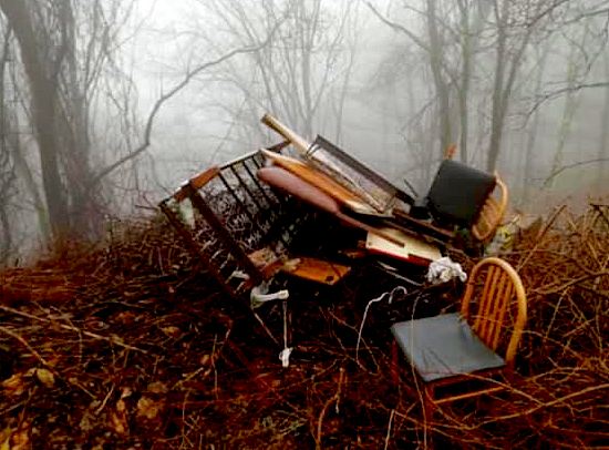 Ancora rifiuti abbandonati nell’Eporediese