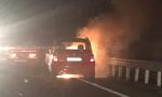 Auto in fiamme durante la marcia, paura sulla 460