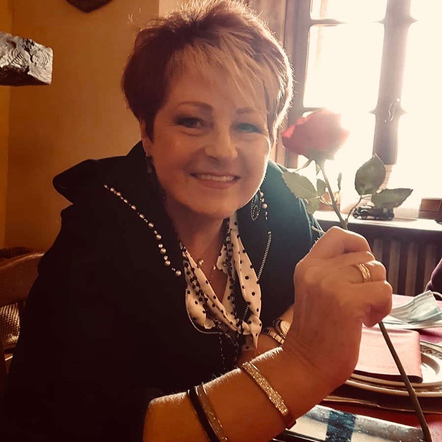 Ritrova l’amore di gioventù dopo 50 anni