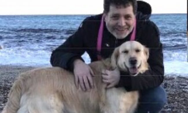 Prof morto dopo il vaccino AstraZeneca: l’autopsia smentirebbe relazione fra farmaco e morte