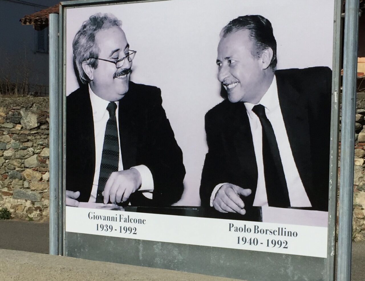 Gigantografia Falcone e Borsellino in memoria delle vittime della mafia