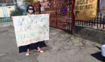 Contro la Dad continua la protesta dei genitori sulla chiusura delle scuole