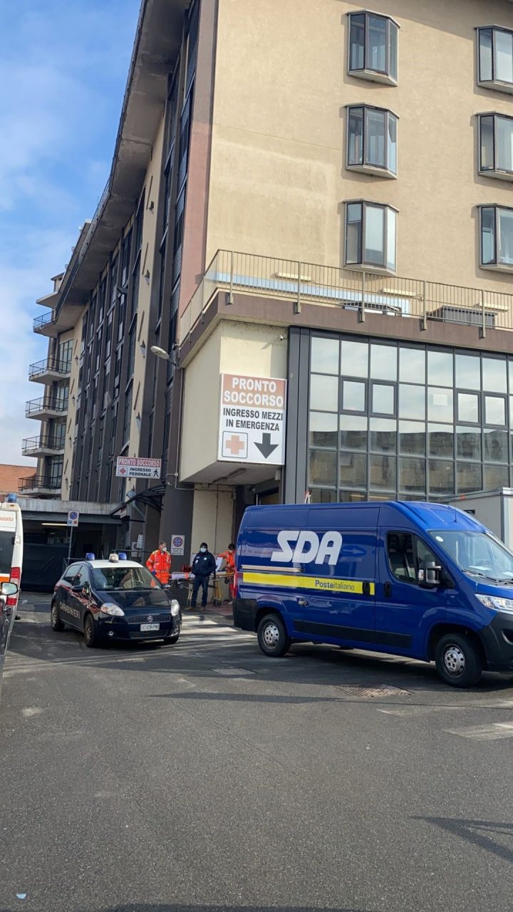 Poste Italiane: consegna di vaccini AstraZeneca all’ospedale di Ivrea