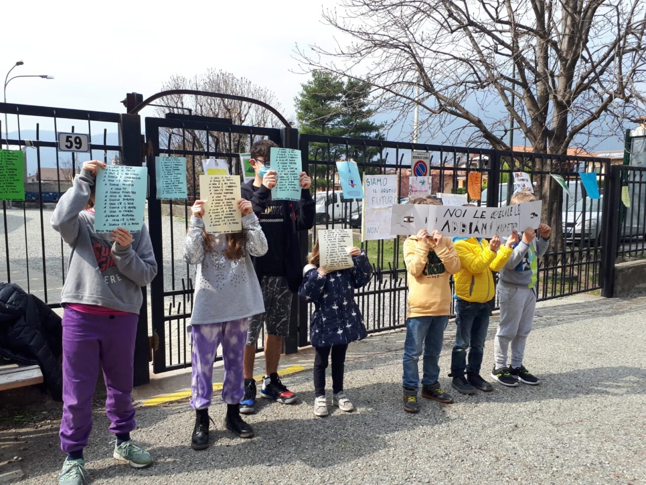 Priorità Alla Scuola: “Non bruciamo il futuro dei giovani!”