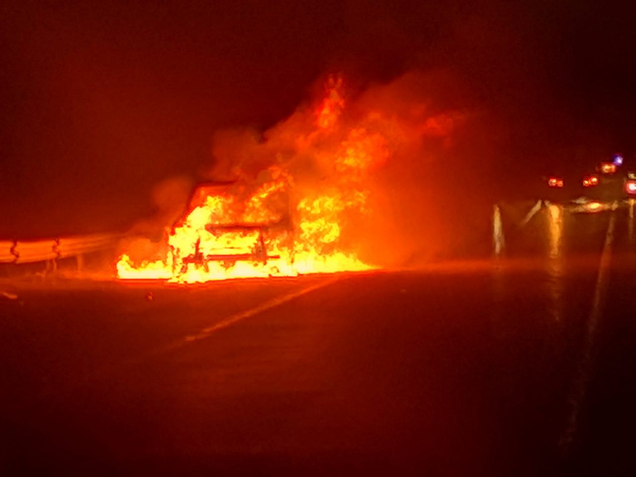 Fuoristrada prende fuoco sulla pedemontana