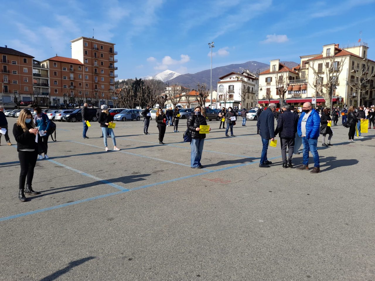 Sit-in delle Partite Iva a Cuorgnè: “Qualcuno si accorga di noi!”