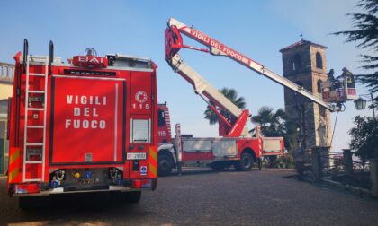 Brucia il tetto di un'abitazione a Valperga a fianco della chiesa di San Giorgio