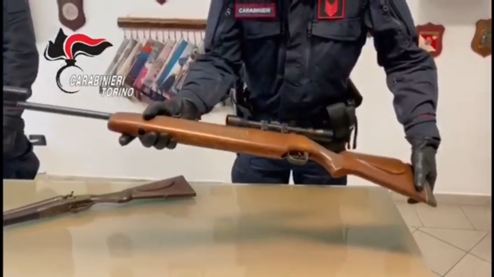 A Leini e Caselle tre persone nei guai per detenzione di armi