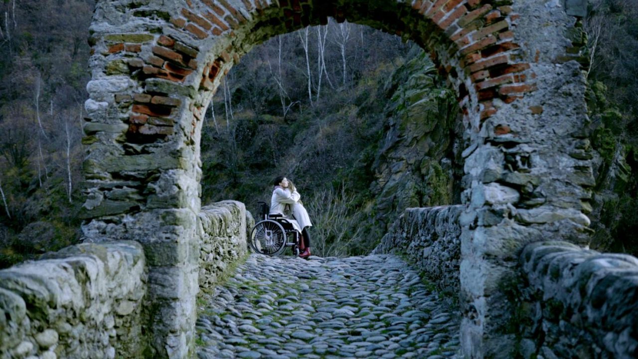 Ciak si gira… al Ponte del Diavolo di Lanzo. Il cortometraggio firmato da Alessia Olivetti e Andrea Murchio