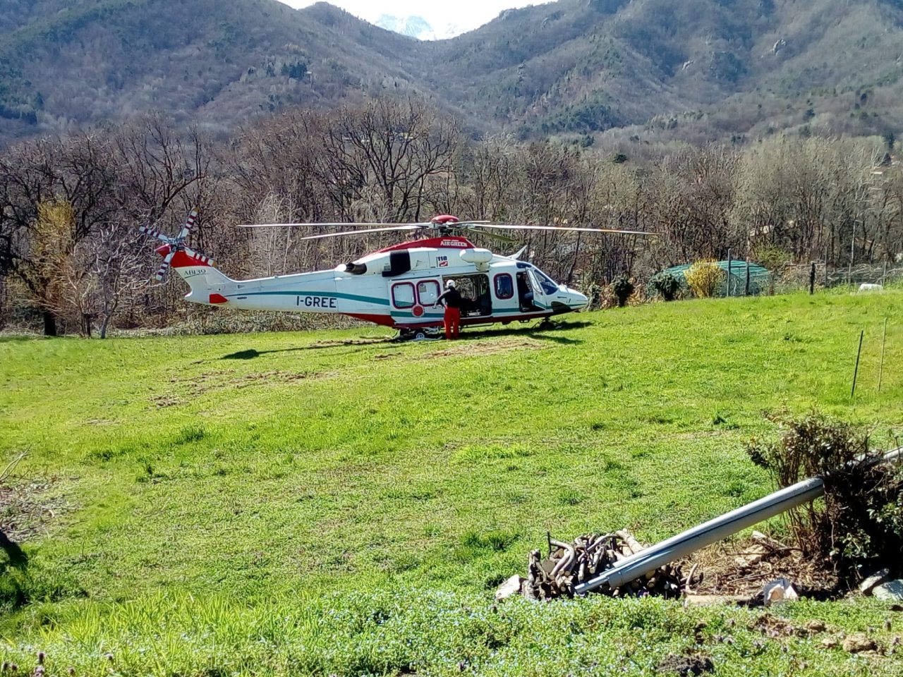 Boscaiolo precipita in fondo a una riva a Cantalupa