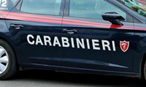 Ubriaco picchia un uomo e aggredisce i Carabinieri a Pavone: denunciato