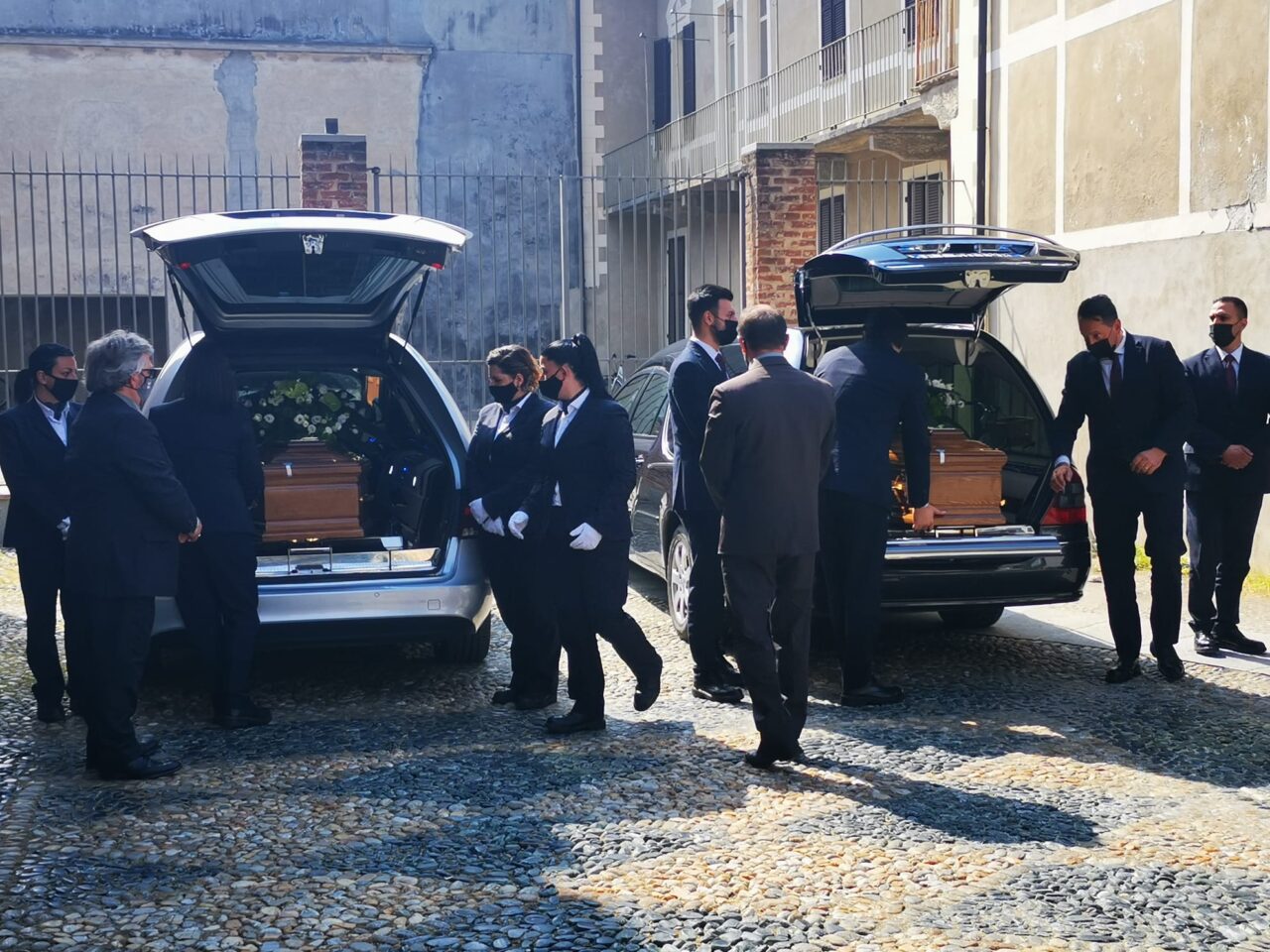 Strage di Rivarolo, l’ultimo saluto a Wilson e Maria Grazia | FOTO