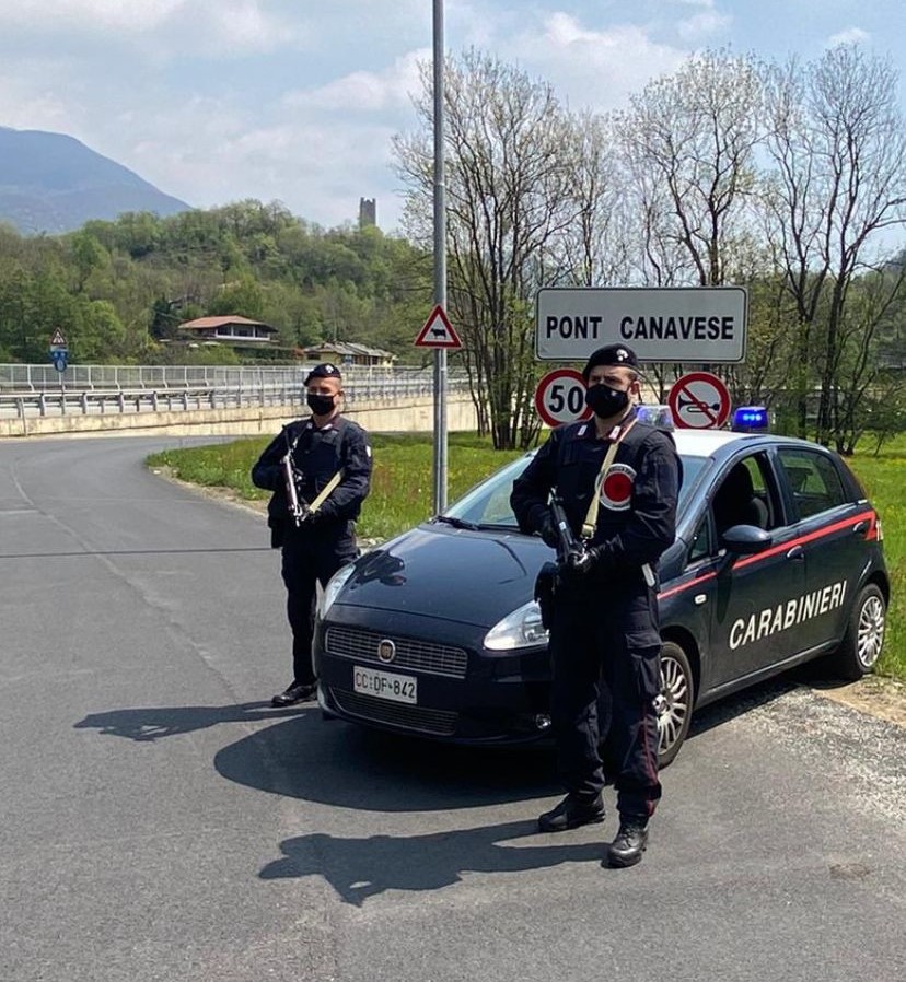 Molesta minorenne con coltello sul bus: arrestato a Pont Canavese