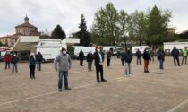 Protesta degli ambulanti al mercato in piazza Massoglia