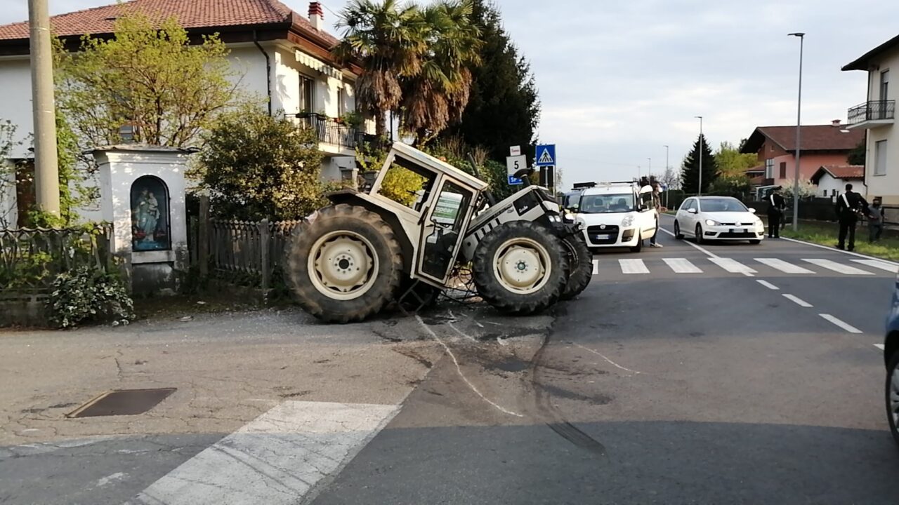 Scontro tra un furgone ed un trattore questo pomeriggio a Favria