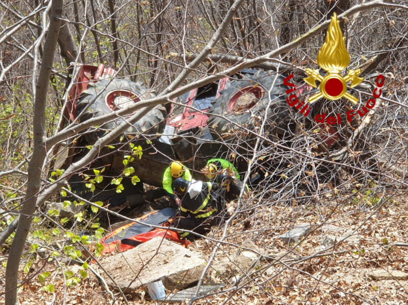 Imprenditore muore schiacciato dal trattore