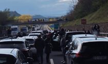Autostrada bloccata dalla protesta delle partite Iva che dividono l'Italia in due