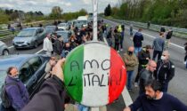 Blocchiamo l'Italia, ristoratori esasperati bloccano la tangenziale di Torino