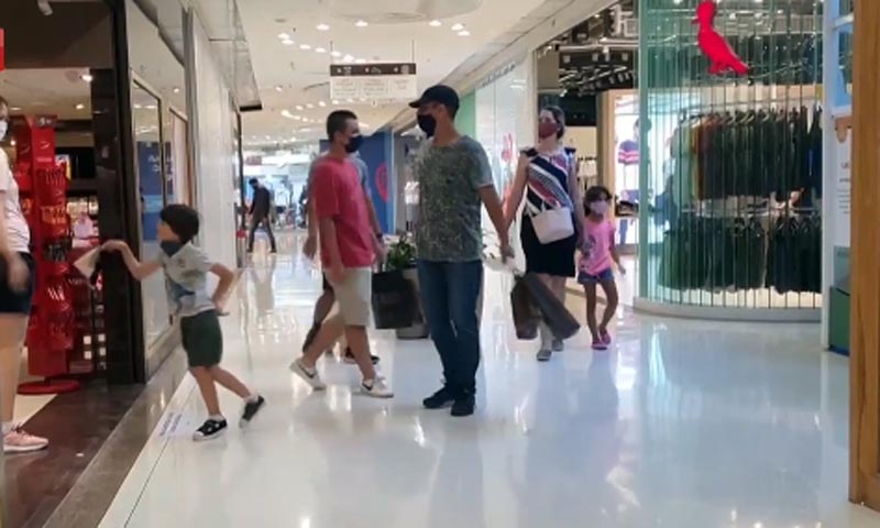 Riaprono i negozi nei centri commerciali da oggi, lunedì tocca alle palestre