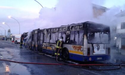 Autobus Gtt a fuoco durante la marcia a Mappano