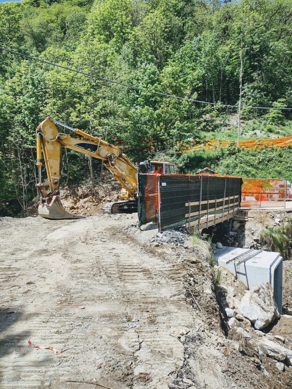 Opere di rifacimento del ponte pericolante ad Alpette già in fase avanzata