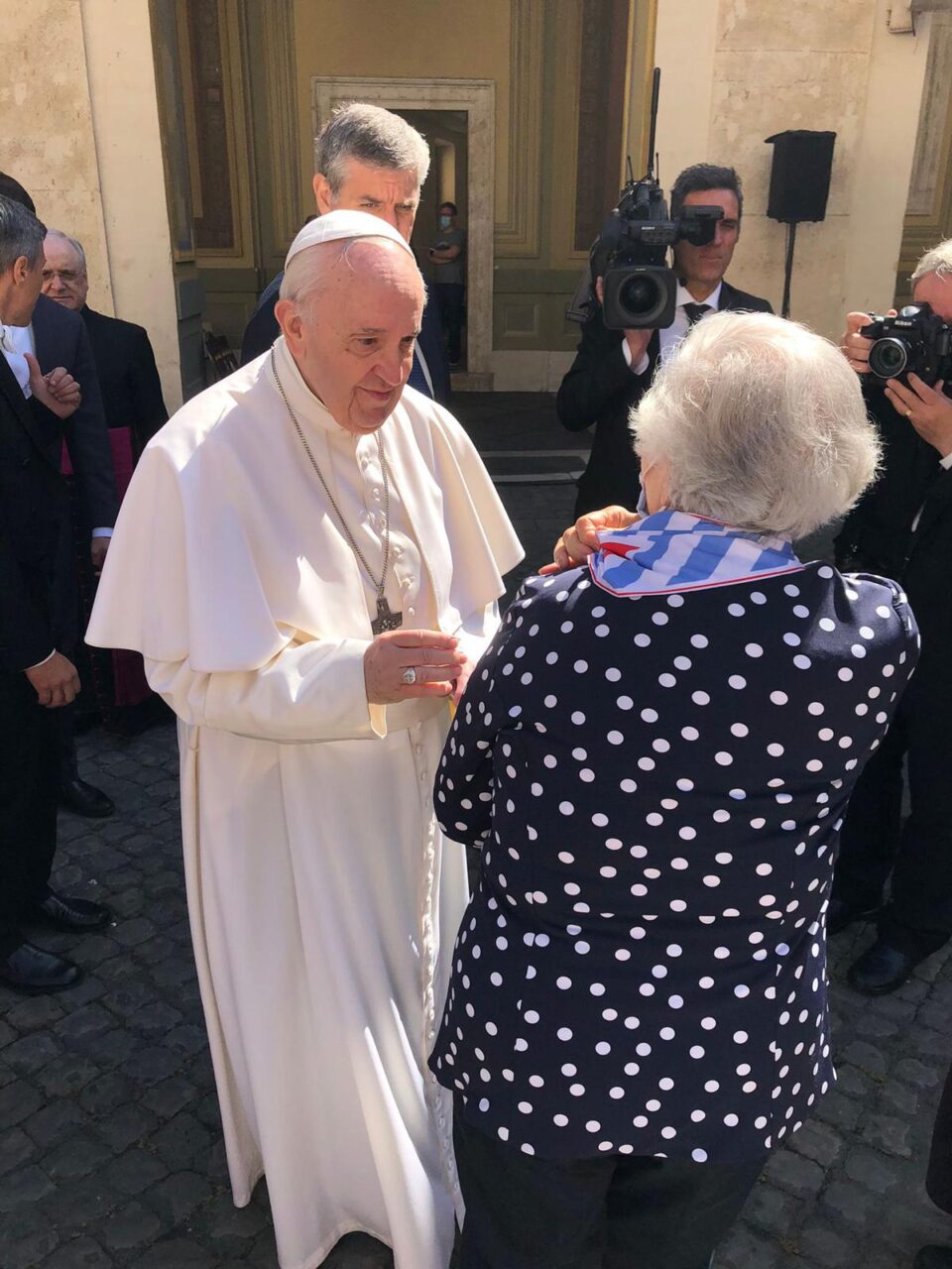 La Bambina che non sapeva odiare ha incontrato Papa Francesco