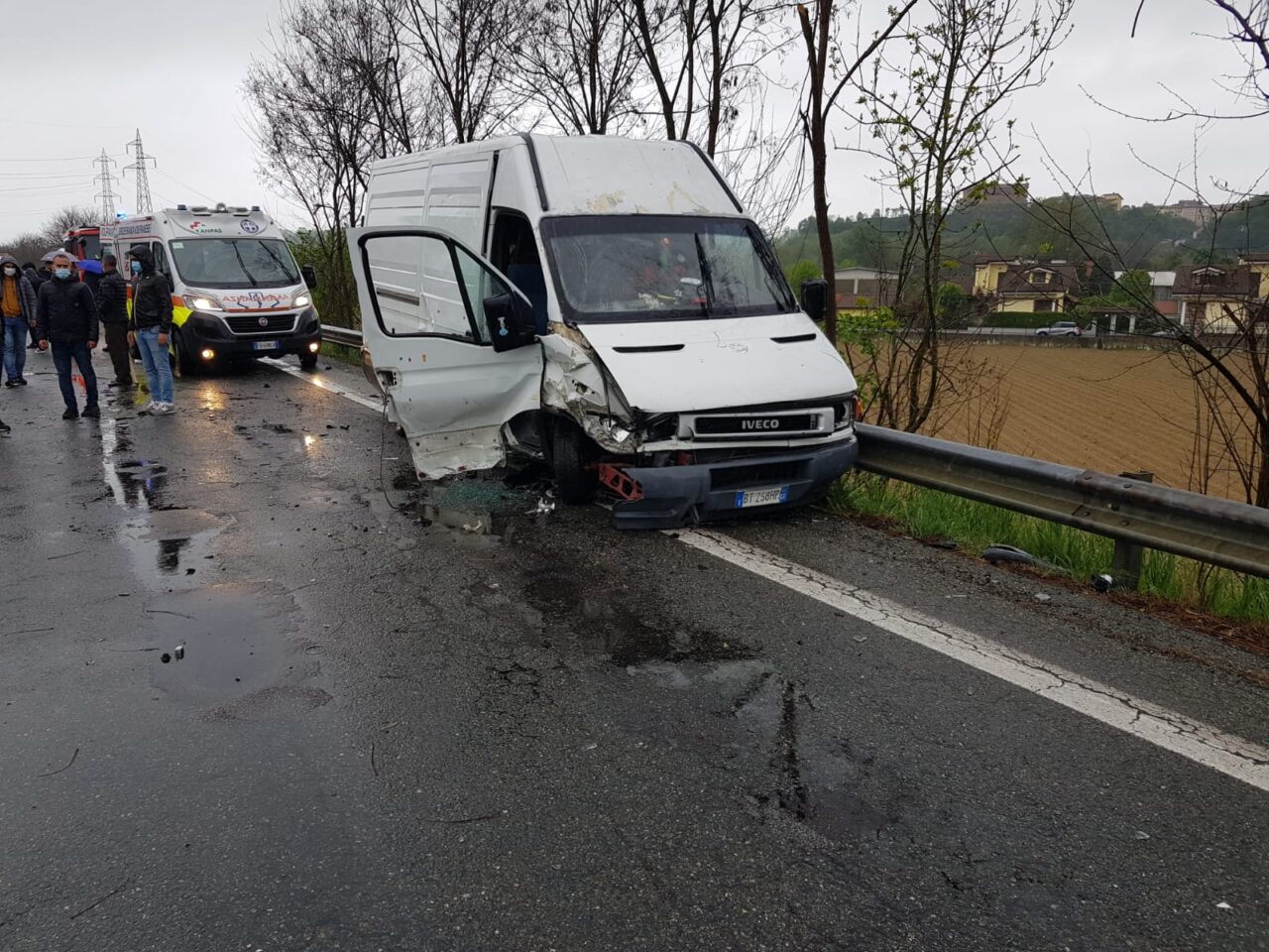 Ennesimo incidente sulla 460: tre auto coinvolte