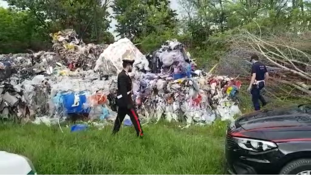 Traffico illecito di rifiuti e riciclaggio, 13 arresti in tutta Italia: indagini partite da Leini