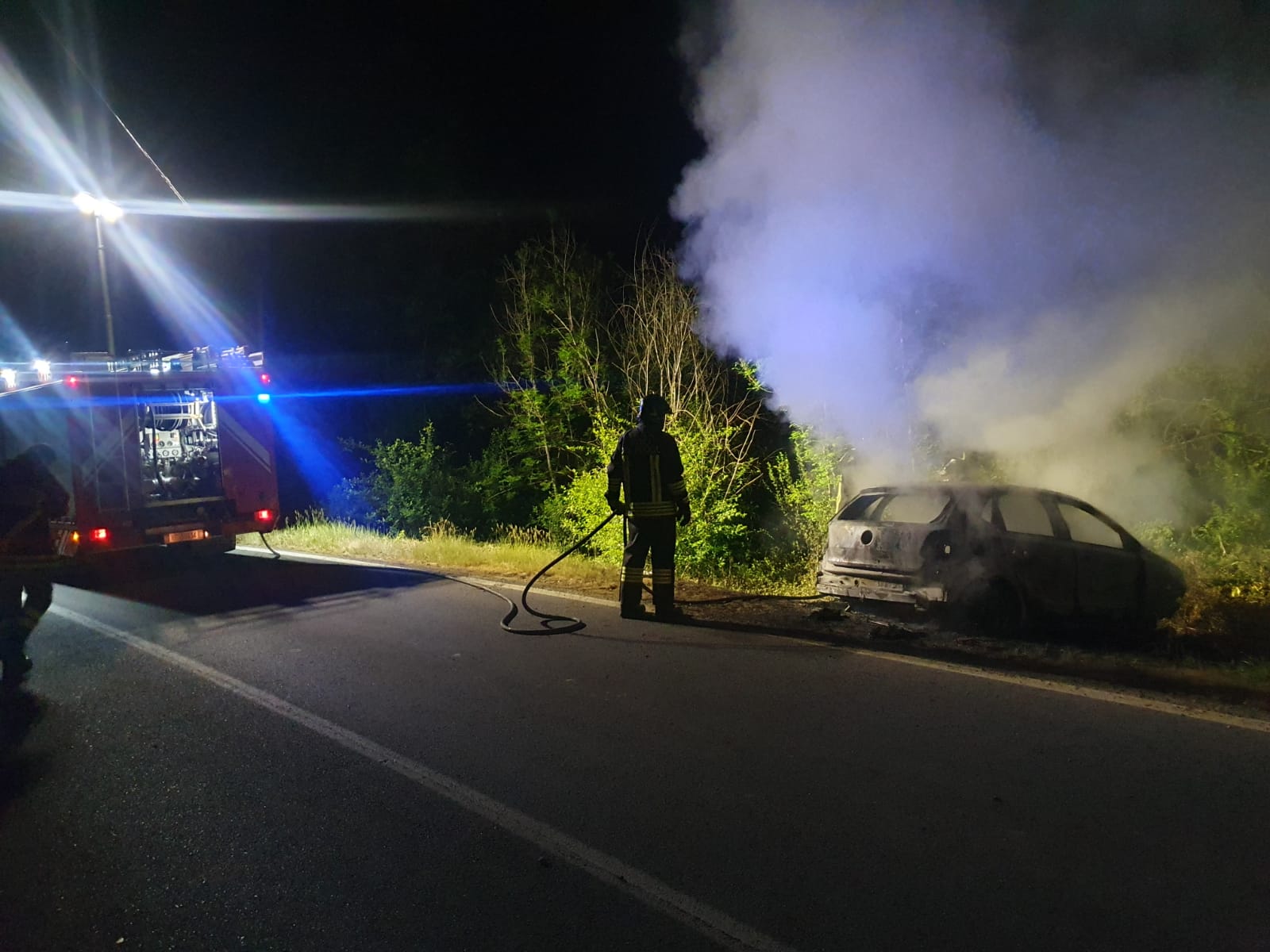 auto in fiamme 1