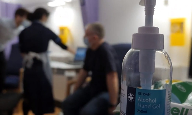 In coda al freddo per la terza dose: caos prenotazioni