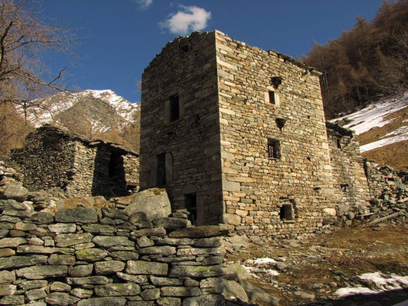 Recuperare la Casa-forte Gran Betun nel vallone di Servino