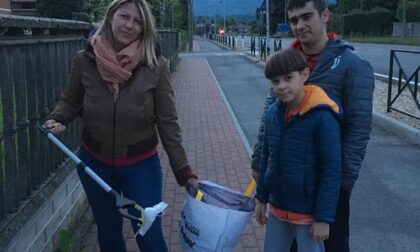 Il buon esempio di mamma Sabrina e i figli Gabriele e Simone con le "passeggiate ecologiche"
