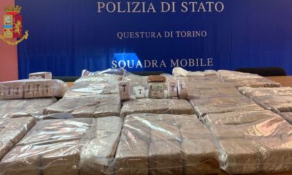 Droga nel pianale autotrasportatore in manette