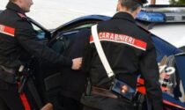Bloccato dai carabinieri mentre cerca di fuggire dalla finestra, ladro arrestato