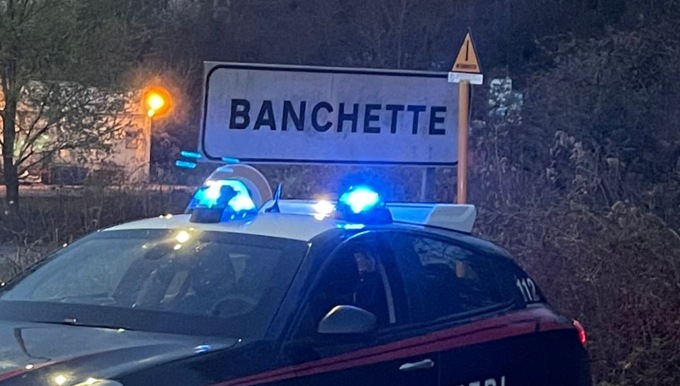 Picchia e perseguita l’ex compagna, 57enne arrestato