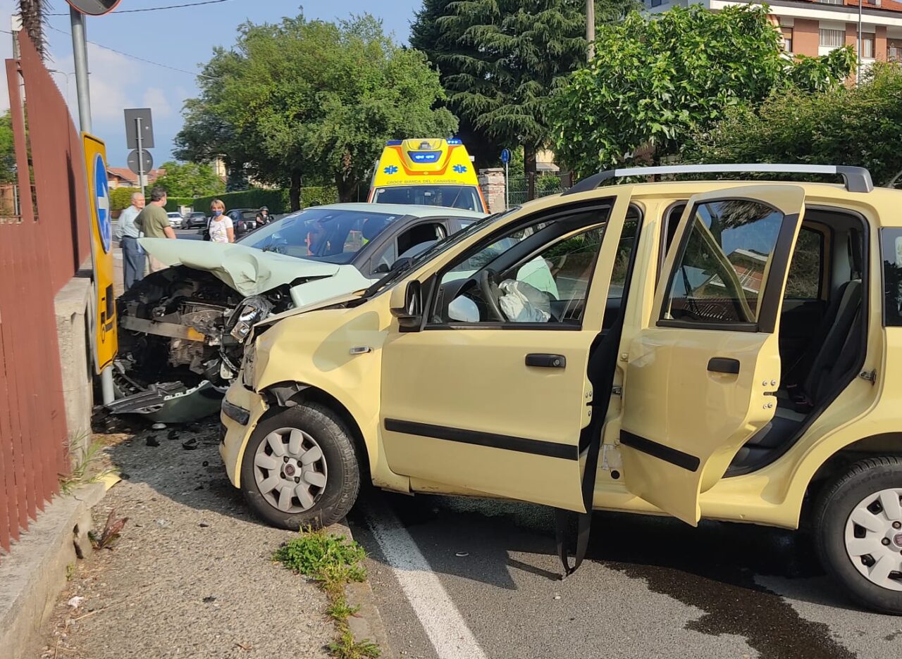 Tre feriti nello scontro tra auto avvenuto a Rivarolo