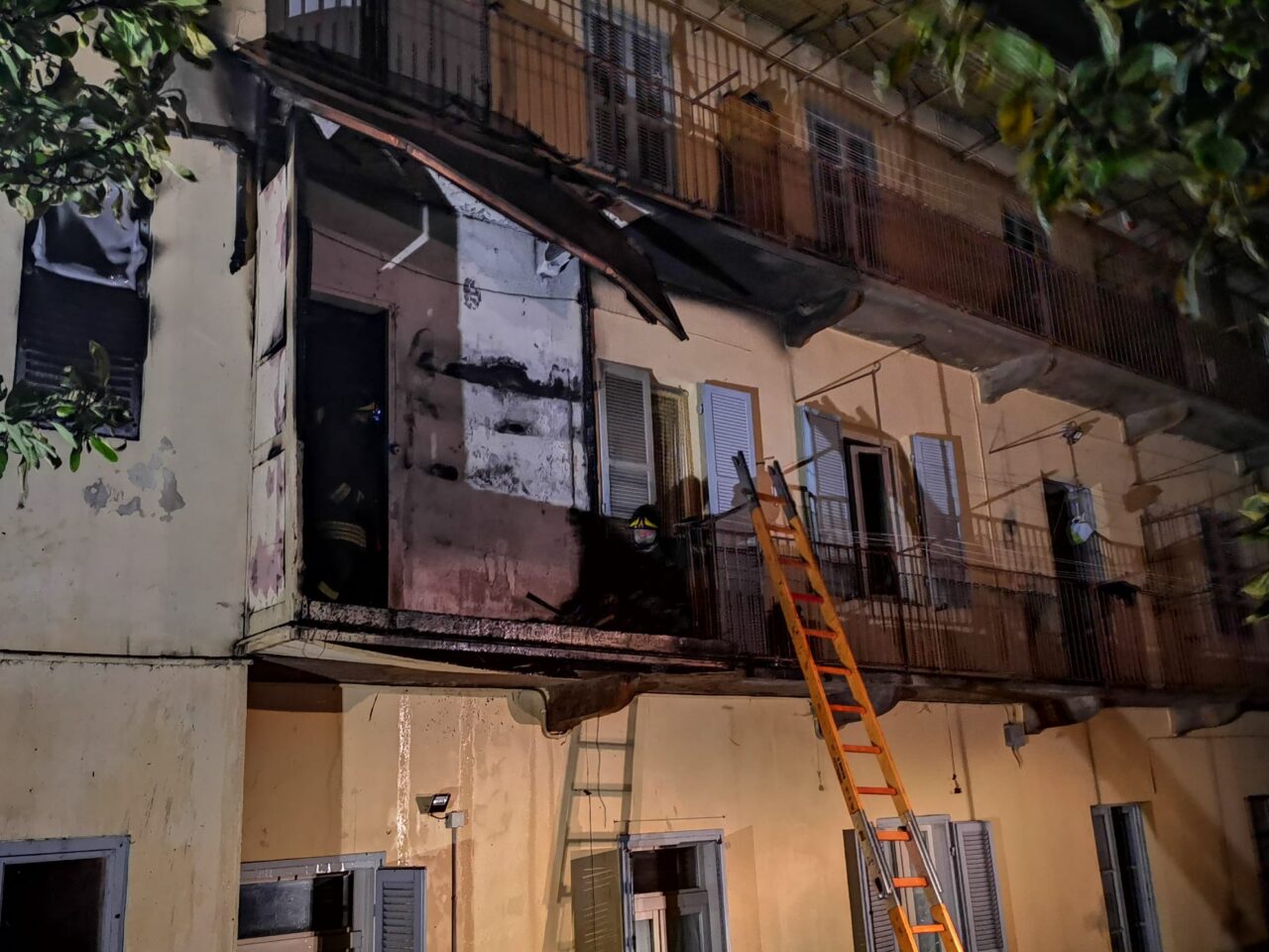 Appartamento a fuoco a Pont, alloggio distrutto dalle fiamme
