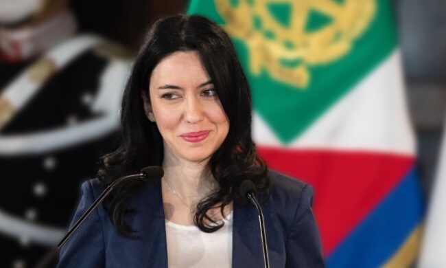 La Azzolina non fa pace con l’odontotecnico torinese che l’ha offesa